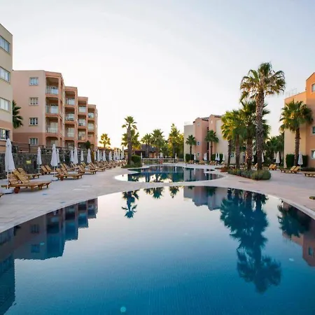 Apartment 6 Kisilik Tesis Icerisinde Ortak Havuzlu Daire, Aydin Kusadasi - Awz147 *