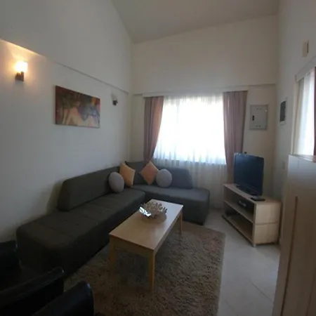 6 Kisilik Tesis Icerisinde Ortak Havuzlu Daire, Aydin Kusadasi - Awz147 Apartment *